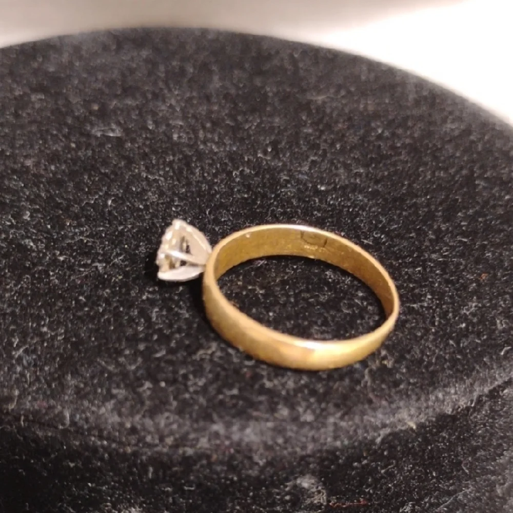 10kt Solid Gold Elegant Diamond Cluster Vintage Ring Size 5 - Picture 8 of 11